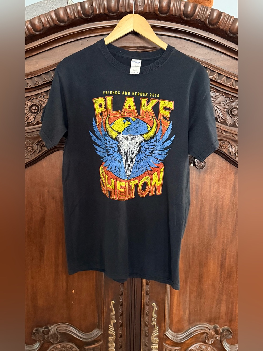 Blake Shelton Friends & Heroes 2019 Tour Shirt Sz Medium! Gildan